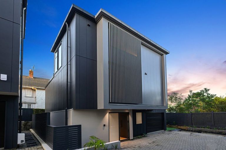 Photo of property in 201d Hurstmere Road, Takapuna, Auckland, 0622