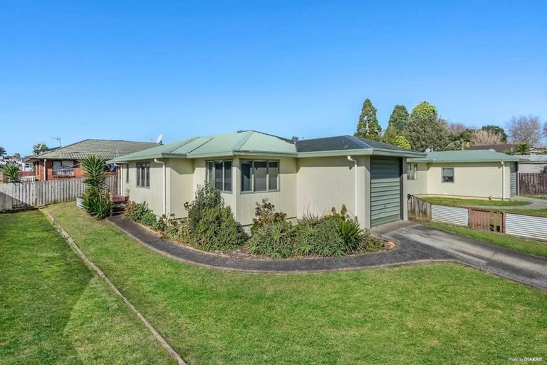 Photo of property in 15 Josie Lane, Manurewa, Auckland, 2102