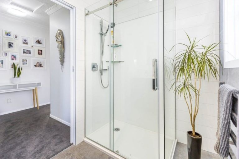 Photo of property in 35a Golders Road, Elderslea, Upper Hutt, 5018