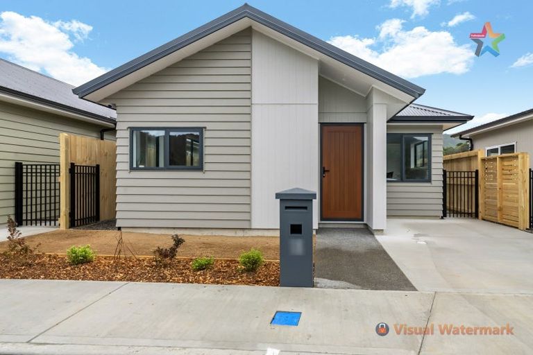 Photo of property in 22 Harry Martin Lane, Wainuiomata, Lower Hutt, 5014
