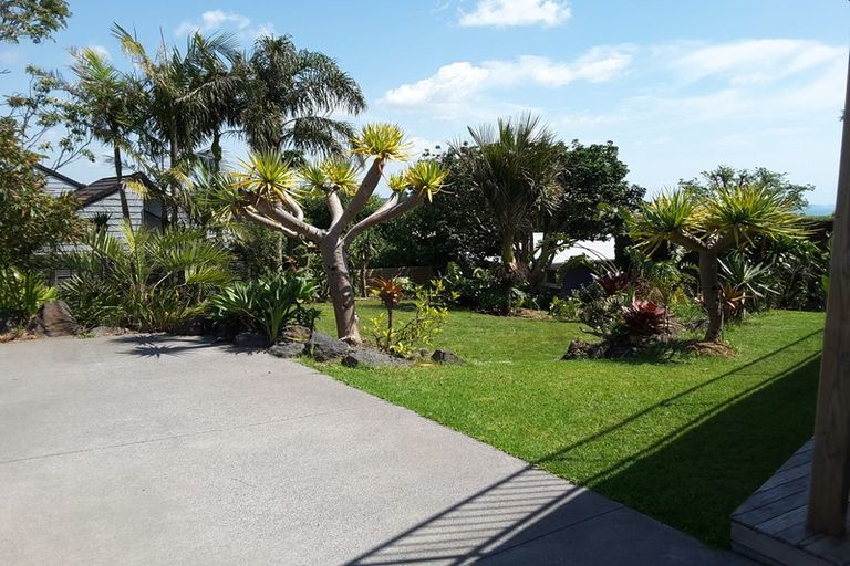 Photo of property in 2/128 Aberdeen Road, Campbells Bay, Auckland, 0620