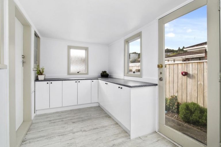 Photo of property in 2/147 Stokes Valley, Stokes Valley, Lower Hutt, 5019