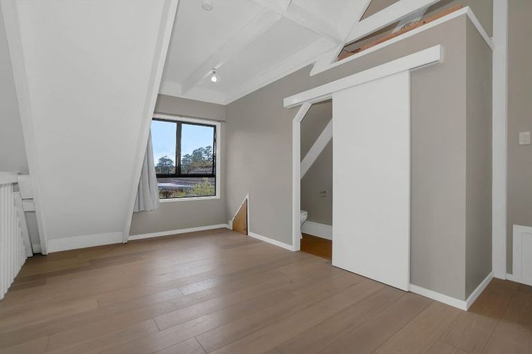 Photo of property in 19 Birdwood Road, Swanson, Auckland, 0612