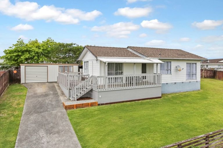 Photo of property in 10 Blackgate Place, Weymouth, Auckland, 2103