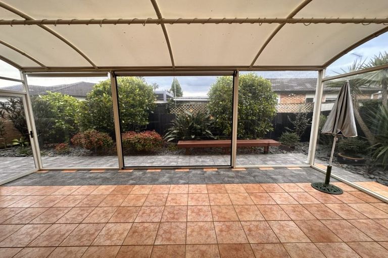 Photo of property in 18 Dan Tori Place, Orewa, 0931