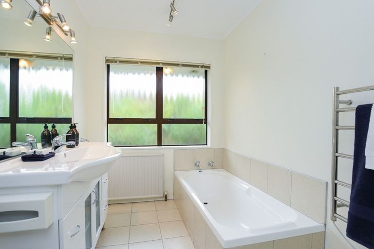 Photo of property in 103 James Cook Street, Havelock North, 4130