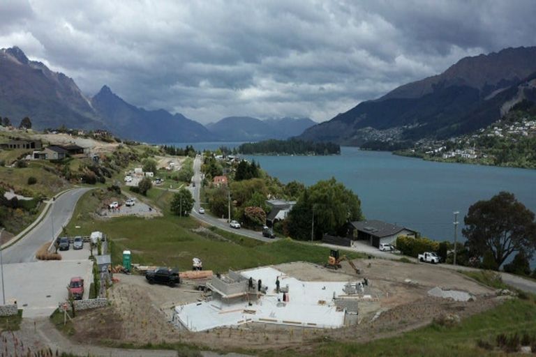 Photo of property in 9 Spring Hill Road, Kelvin Heights, Queenstown, 9300