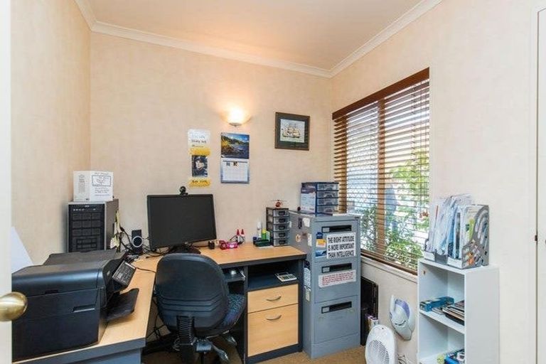 Photo of property in 7 Ironstone Place, Randwick Park, Auckland, 2105