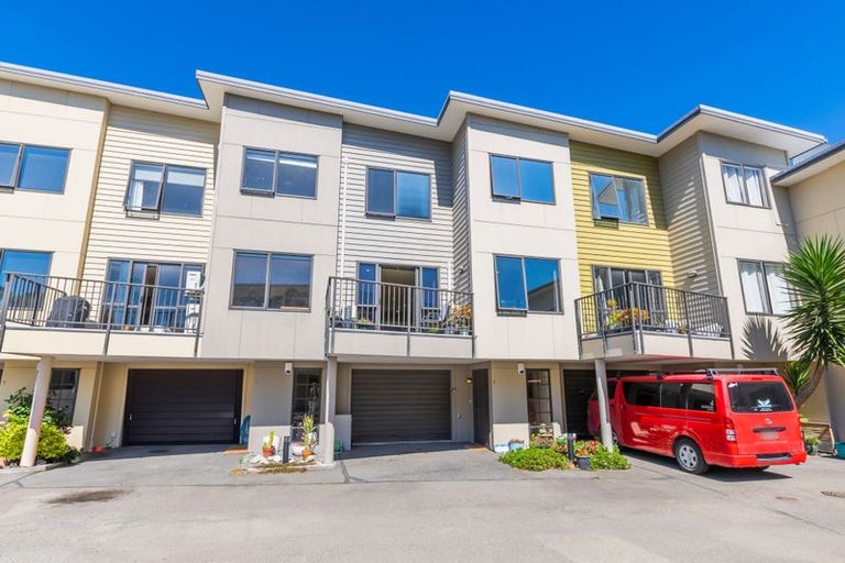 Photo of property in Te Kakariki Apartments, 5/5 Wellington Road, Paekakariki, 5034