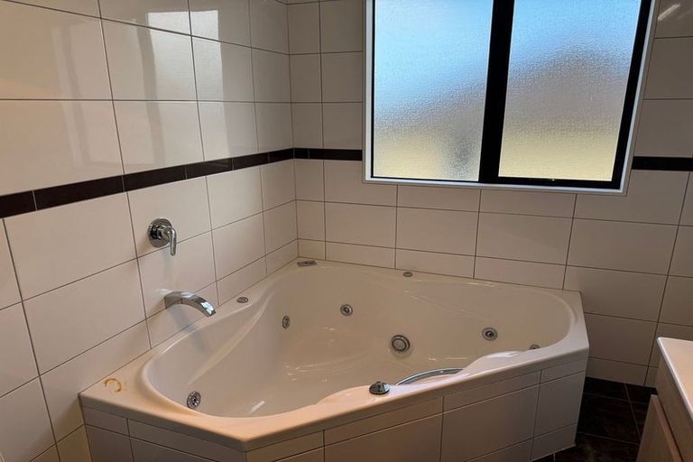 Photo of property in 3 Askerne Drive, Flat Bush, Auckland, 2016