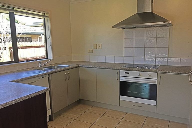 Photo of property in 6 Bokeen Lane, Flat Bush, Auckland, 2019