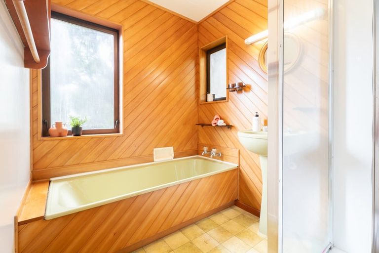 Photo of property in 18 Roys Road, Plimmerton, Porirua, 5026