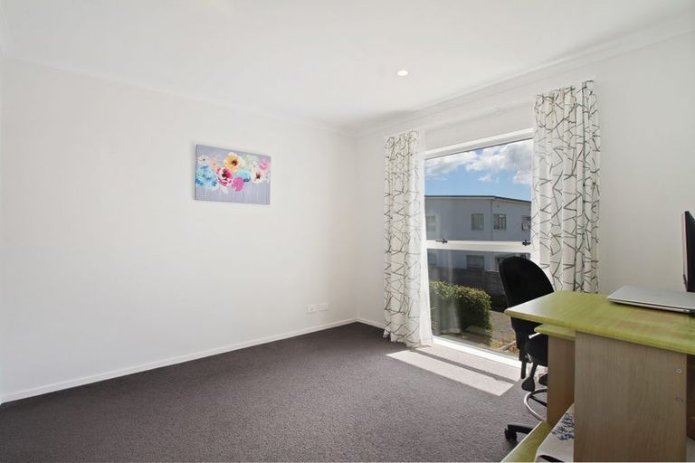 Photo of property in 7 Briddock Way, Swanson, Auckland, 0614
