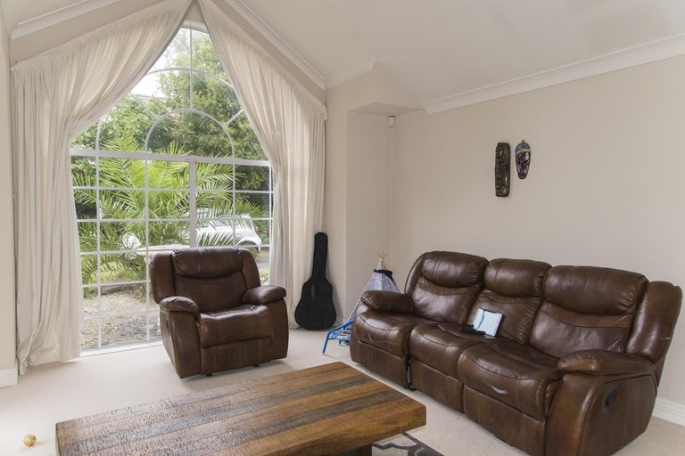 Photo of property in 21 Chippewa Place, Conifer Grove, Takanini, 2112