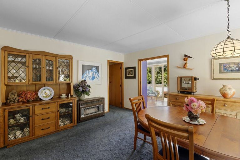 Photo of property in 16 Fendalton Crescent, Pinehaven, Upper Hutt, 5019