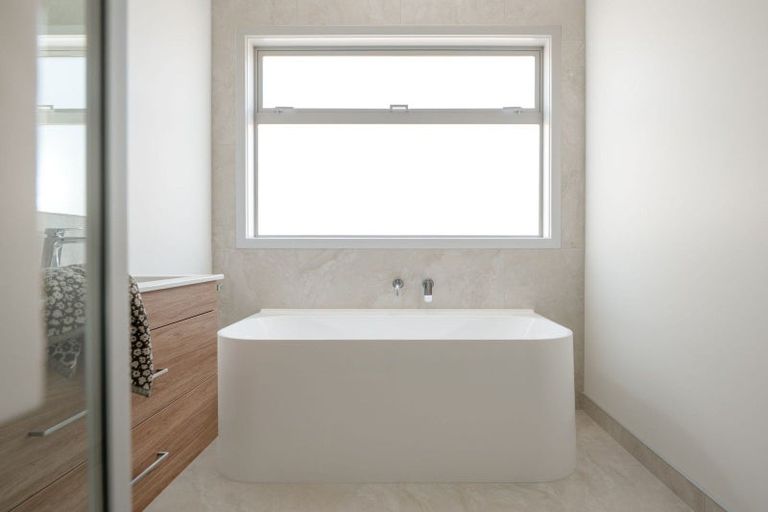 Photo of property in 98 Omahina Street, Raglan, 3225