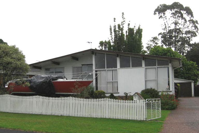 Photo of property in 28 Eyre Street, Henderson, Auckland, 0612