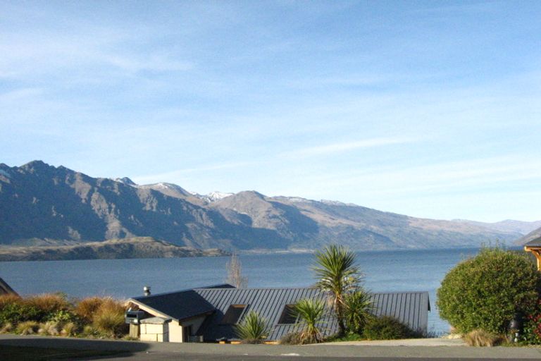 Photo of property in 68 Cedar Drive, Kelvin Heights, Queenstown, 9300