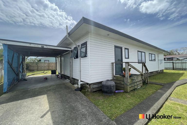Photo of property in 2/5 Solveig Place, Randwick Park, Auckland, 2105