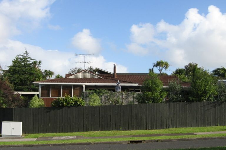 Photo of property in 5 Whiteacres Drive, Sunnyhills, Auckland, 2010