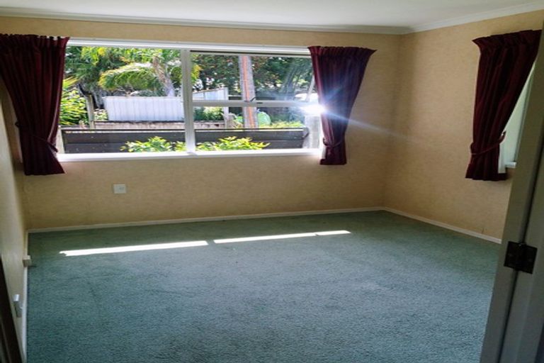 Photo of property in 149 Beach Haven Road, Beach Haven, Auckland, 0626