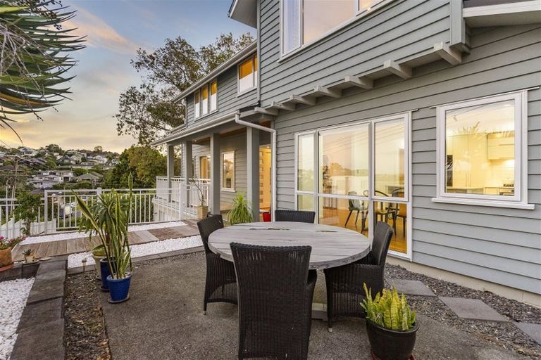 Photo of property in 26 Seaview Road, Castor Bay, Auckland, 0620