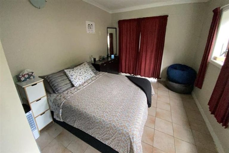 Photo of property in 1/18 Cypress Place, Sunnynook, Auckland, 0620