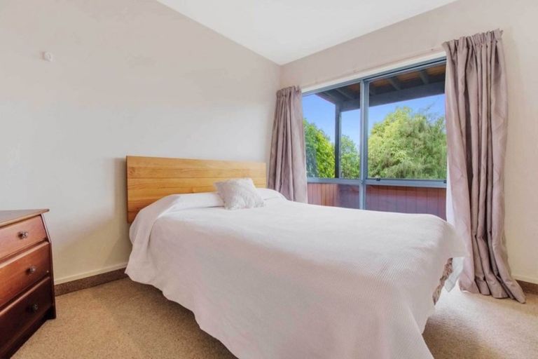 Photo of property in 35a Wynyard Crescent, Fernhill, Queenstown, 9300