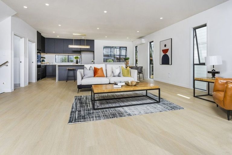 Photo of property in 591c East Coast Road, Browns Bay, Auckland, 0632