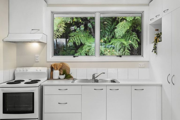 Photo of property in 1/26 Rewi Street, Torbay, Auckland, 0630