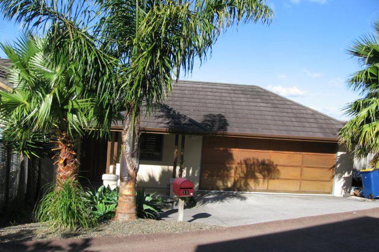 Photo of property in 11 Godwin Court, Unsworth Heights, Auckland, 0632