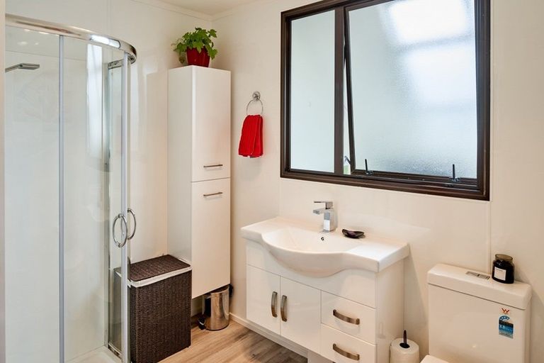 Photo of property in 4 Kivell Street, Ranui, Porirua, 5024