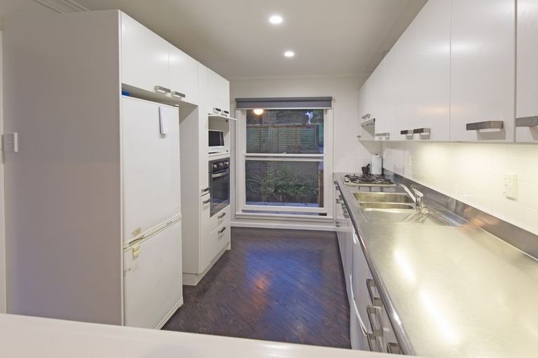 Photo of property in 6 Lancelot Road, Orewa, 0931