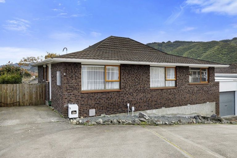 Photo of property in 1/21 Roband Crescent, Brown Owl, Upper Hutt, 5018