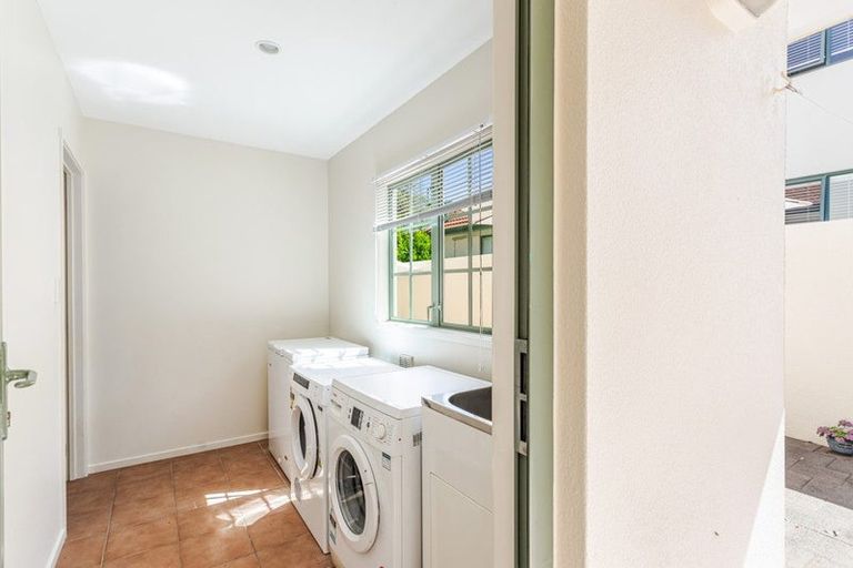 Photo of property in 30 Parkwood Crescent, Gulf Harbour, Whangaparaoa, 0930