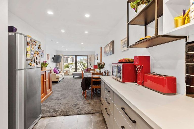 Photo of property in 163 Grant Road, Thorndon, Wellington, 6011