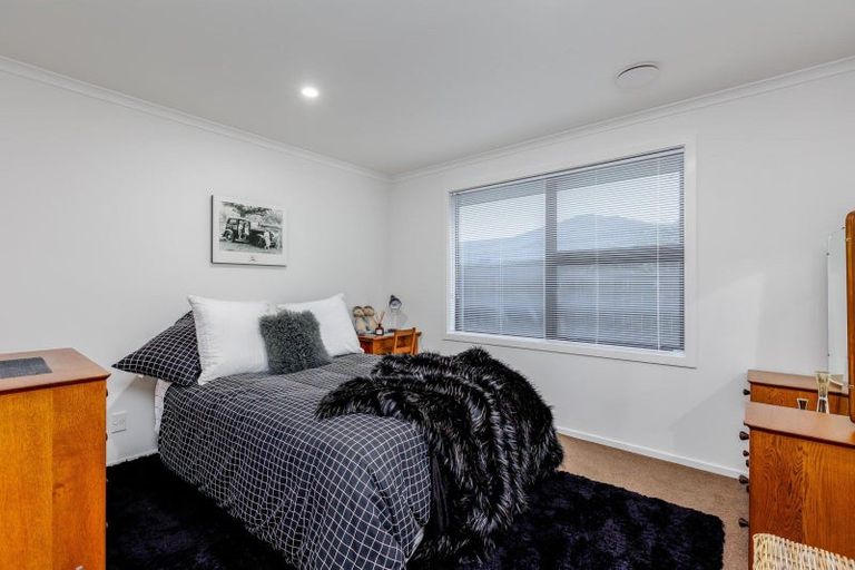 Photo of property in 18 Medallion Court, Kelvin Grove, Palmerston North, 4414