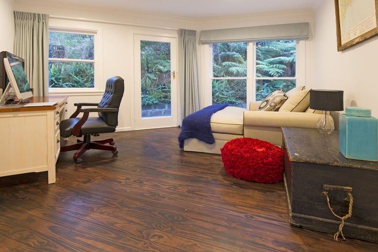 Photo of property in 6 Lancelot Road, Orewa, 0931