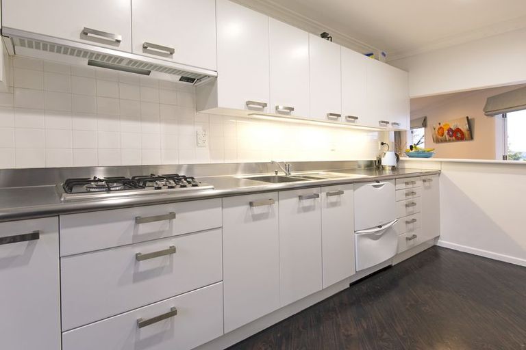 Photo of property in 6 Lancelot Road, Orewa, 0931