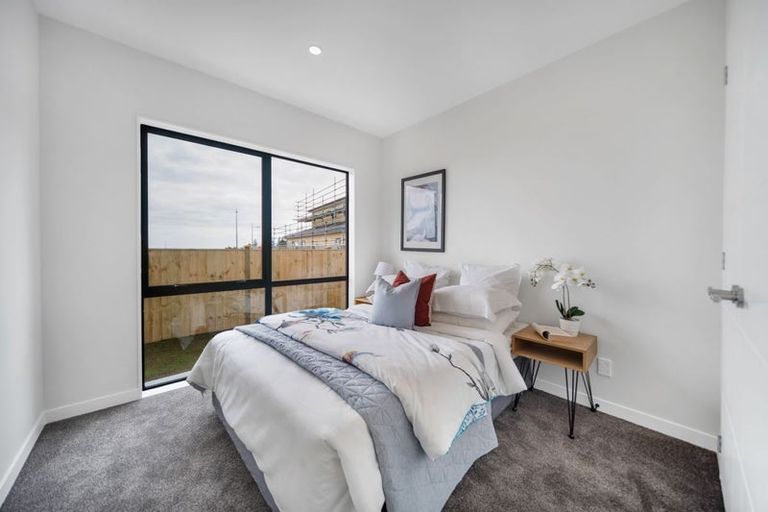 Photo of property in 12 Korowhiti Road, Clarks Beach, 2122