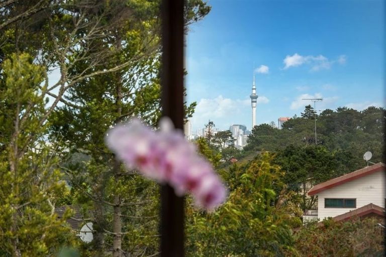 Photo of property in 10 Harper Street, Chatswood, Auckland, 0626