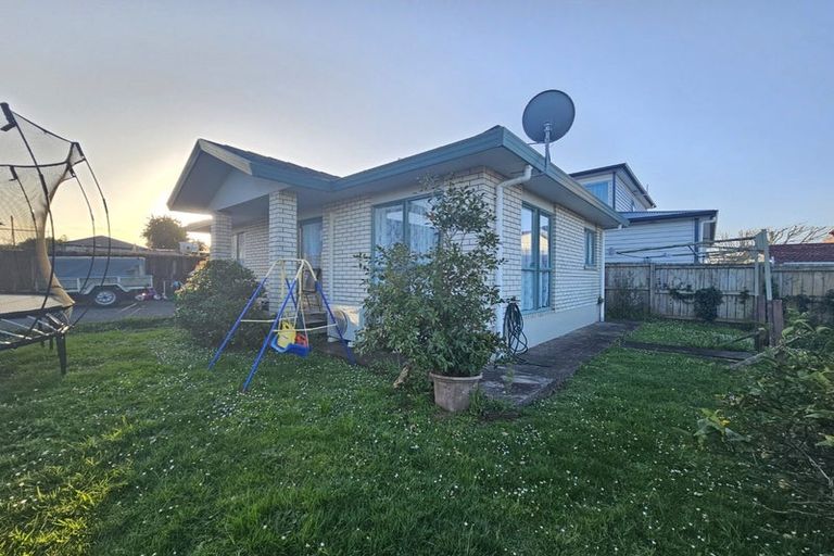 Photo of property in 86 Reeves Road, Pakuranga Heights, Auckland, 2010