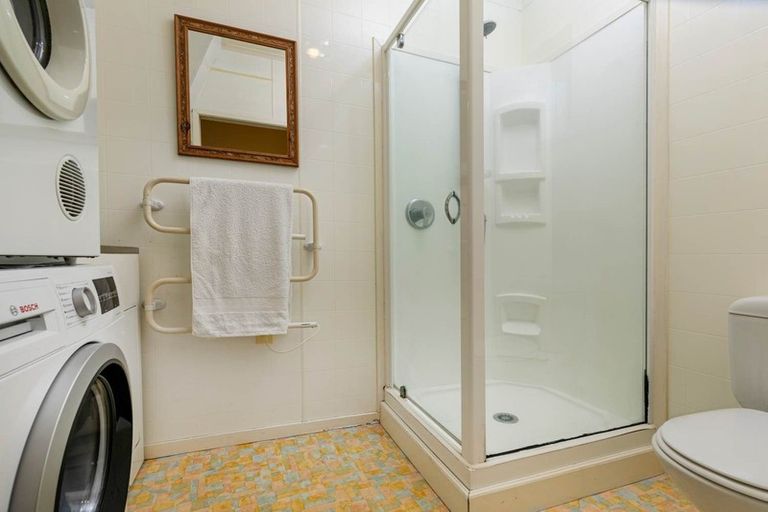 Photo of property in 13 Kiteroa Terrace, Rothesay Bay, Auckland, 0630