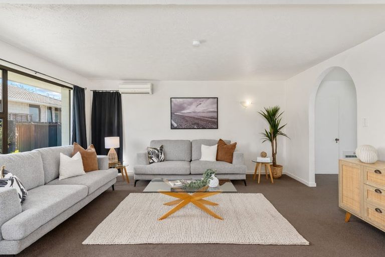 Photo of property in 2/117a Prestons Road, Redwood, Christchurch, 8051