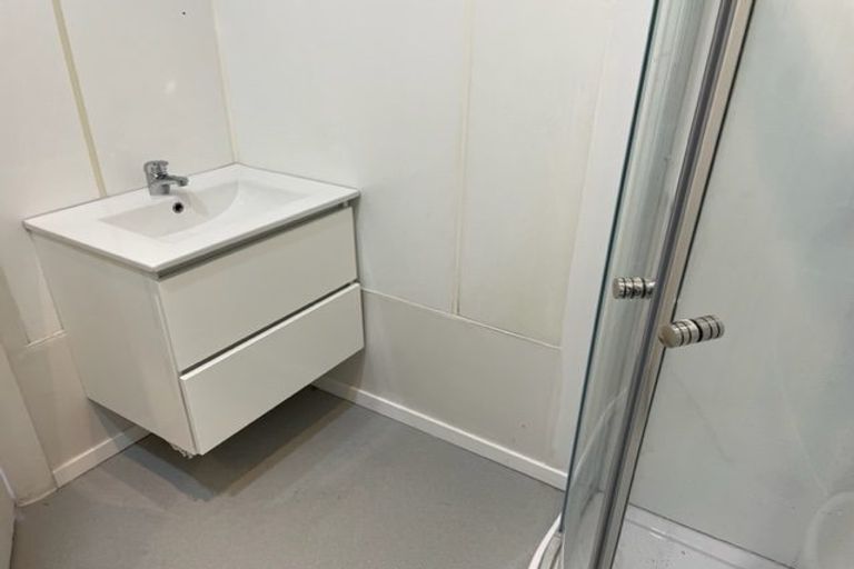 Photo of property in 1/22 Cliff View Drive, Green Bay, Auckland, 0604