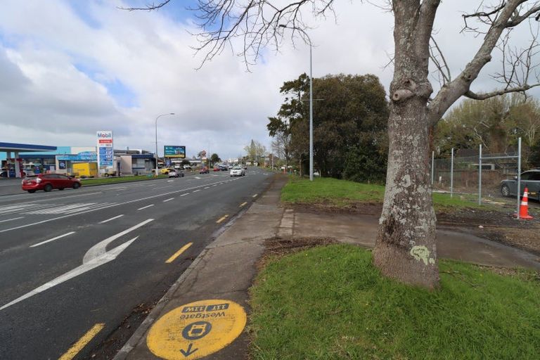 Photo of property in 320 Lincoln Road, Henderson, Auckland, 0610