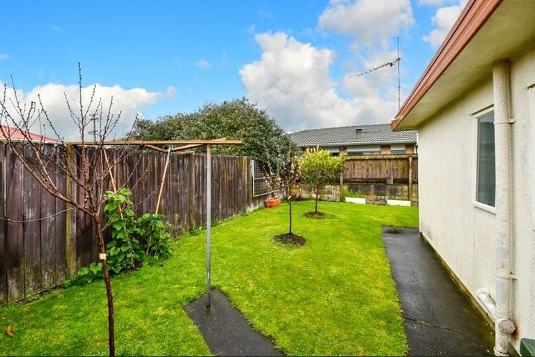 Photo of property in 2/40 Sutton Crescent, Papakura, 2110