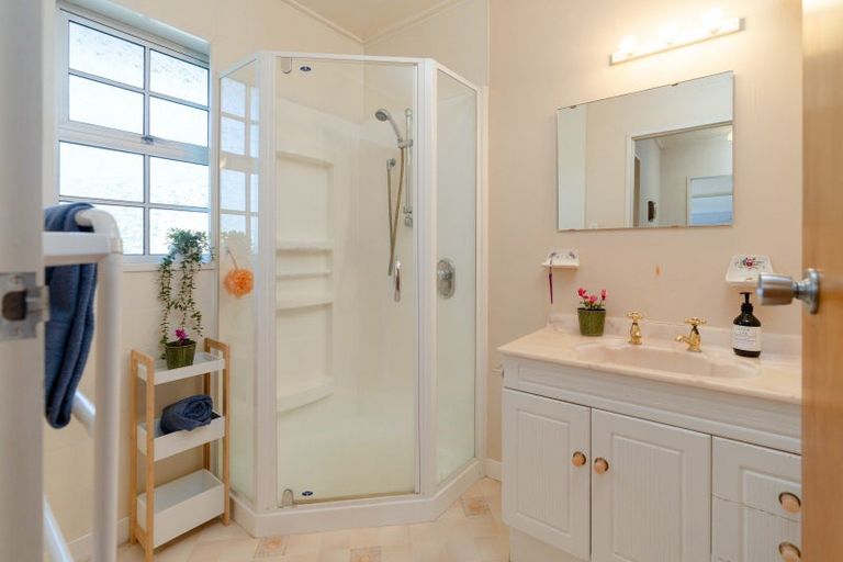 Photo of property in 1/154 Te Mata Road, Havelock North, 4130