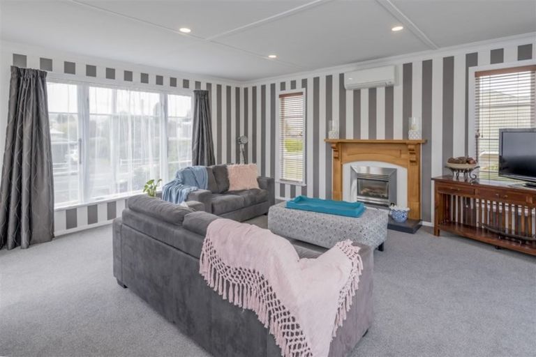 Photo of property in 169 Weraroa Road, Levin, 5510