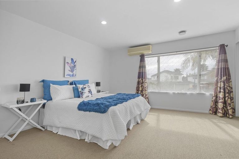 Photo of property in 2/23 Charlenne Close, Ranui, Auckland, 0612